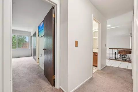 Entry Way - 101 Heather Ct, Rolling Meadows, IL 60008 photo 4 of 5