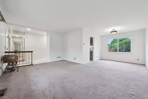 Living - 101 Heather Ct, Rolling Meadows, IL 60008 photo 4 of 4