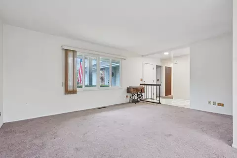 Living - 101 Heather Ct, Rolling Meadows, IL 60008 photo 1 of 4