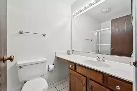 Bath - 101 Heather Ct, Rolling Meadows, IL 60008 photo 1 of 3