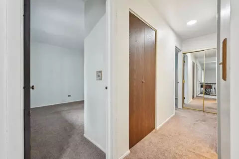 Entry Way - 101 Heather Ct, Rolling Meadows, IL 60008 photo 1 of 5