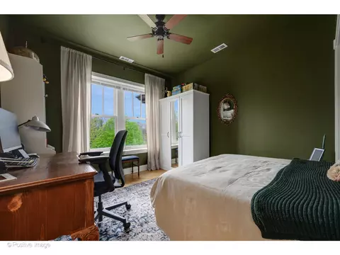 Bedroom - 1018 Main St #3, Evanston, IL 60202 photo 2 of 2