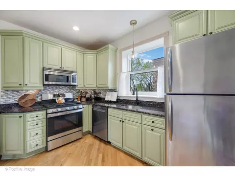 Kitchen - 1018 Main St #3, Evanston, IL 60202 photo 2 of 3