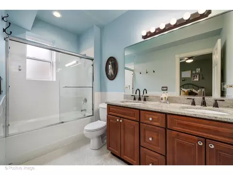 Bath - 1018 Main St #3, Evanston, IL 60202 photo 1 of 2