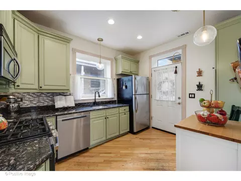 Kitchen - 1018 Main St #3, Evanston, IL 60202 photo 1 of 3