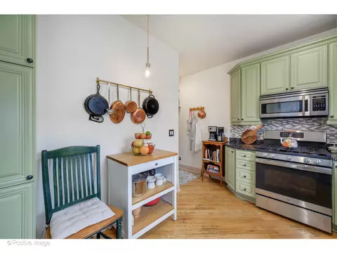 Kitchen - 1018 Main St #3, Evanston, IL 60202 photo 3 of 3