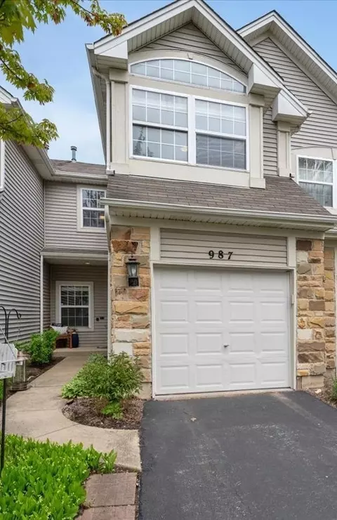 987 Mesa Dr, Lake In The Hills, IL 60156