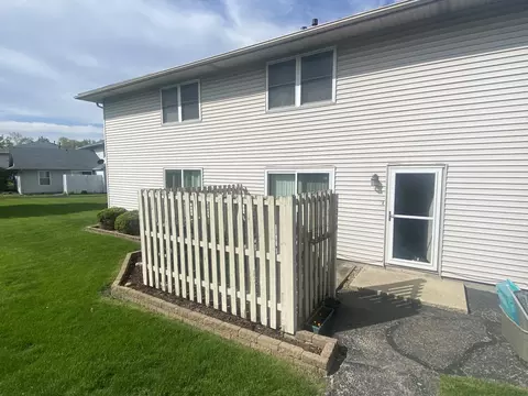 2340 Carnation Dr #2340, Crest Hill, IL 60403
