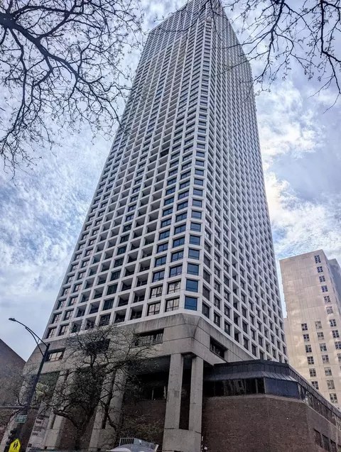 1030 N State St #39L, Chicago, IL 60610