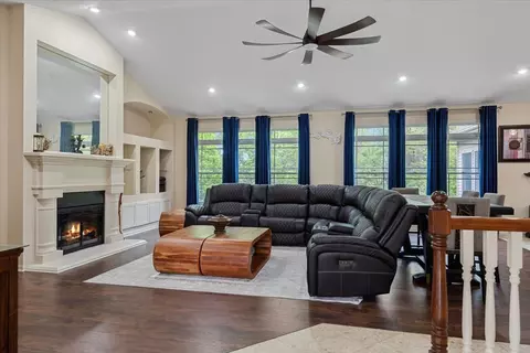 Living - 4319 Creek Dr, Springfield, IL 62711 photo 1 of 1