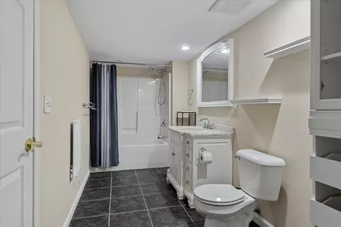 Bath - 4319 Creek Dr, Springfield, IL 62711 photo 4 of 4