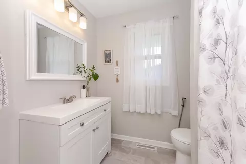 Bath - 1706 Dunray Ln, Normal, IL 61761 photo 1 of 2