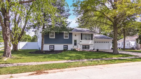 Exterior - 1706 Dunray Ln, Normal, IL 61761 photo 11 of 14