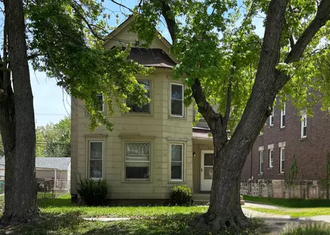 512 N Hickory St, Joliet, IL 60435
