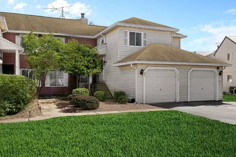 2485 Brunswick Cir #B2, Woodridge, IL 60517
