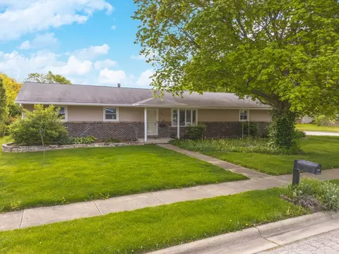 220 Cambridge Dr, Normal, IL 61761