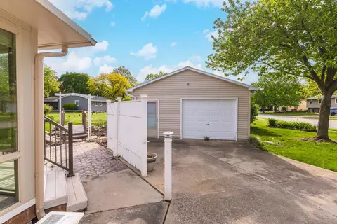 220 Cambridge Dr, Normal, IL 61761 photo 37