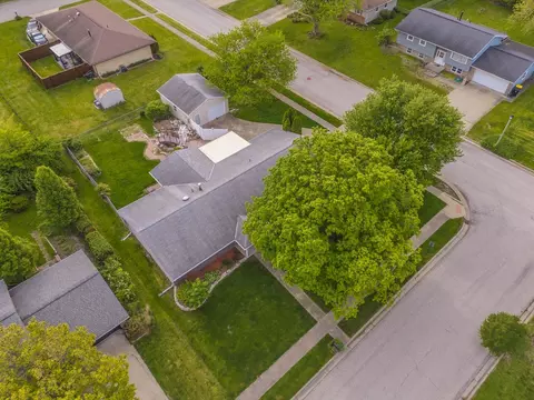 220 Cambridge Dr, Normal, IL 61761 photo 2