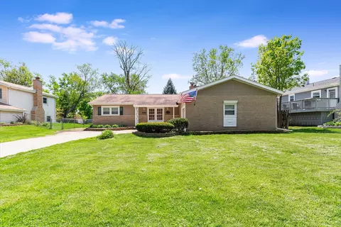 1021 Willow Ln, Darien, IL 60561