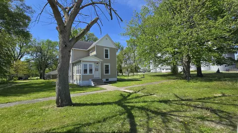 140 E Walnut St, Sheldon, IL 60966