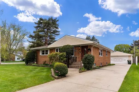 604 N Wilshire Ln, Arlington Heights, IL 60004