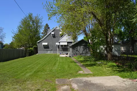 Exterior - 805 E Chestnut St, Bloomington, IL 61701 photo 4 of 5