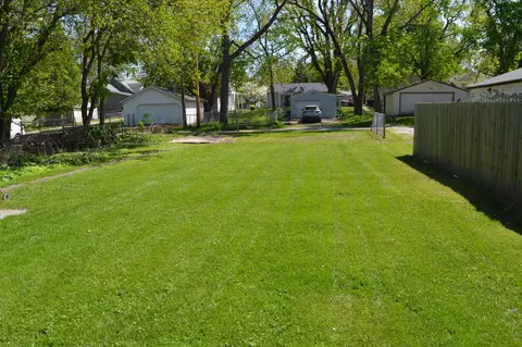 Exterior - 805 E Chestnut St, Bloomington, IL 61701 photo 3 of 5