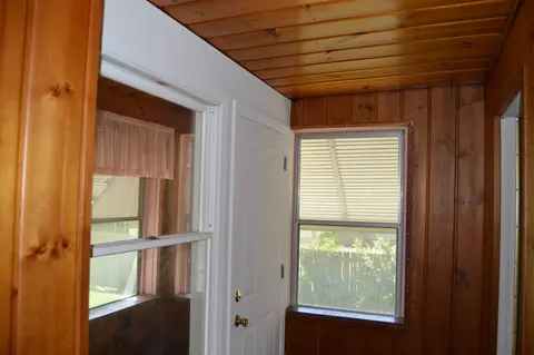 Entry Way - 805 E Chestnut St, Bloomington, IL 61701 photo 1 of 1