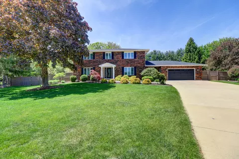 1407 Heritage Ln, Sterling, IL 61081