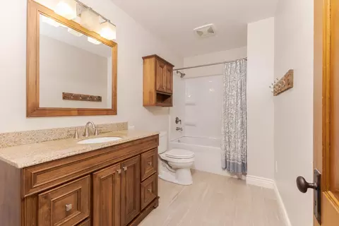 Bath - 212 E 6th St, Gridley, IL 61744 photo 1 of 4
