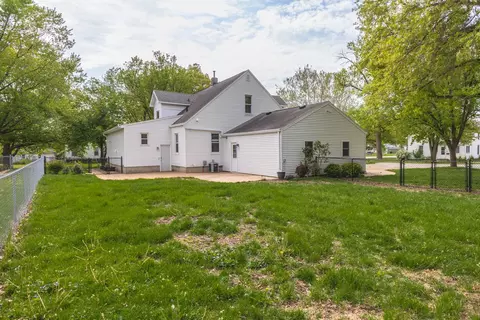 Exterior - 212 E 6th St, Gridley, IL 61744 photo 4 of 5