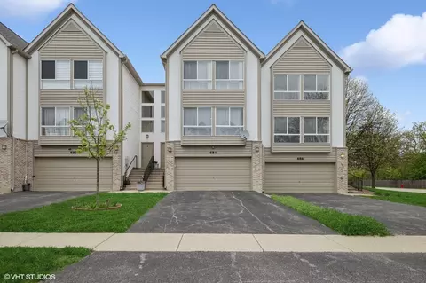 684 Diamond Pointe Dr, Mundelein, IL 60060
