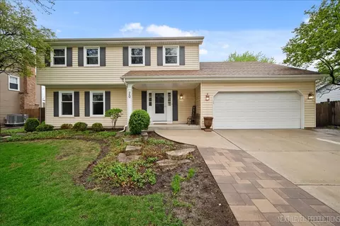20 S Cambridge Dr, Geneva, IL 60134