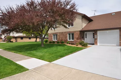 815 Meadow Rdg #2, New Lenox, IL 60451