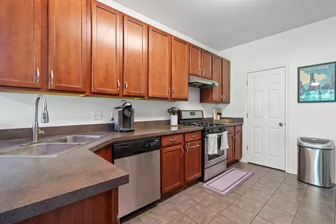 Kitchen - 17604 Gilbert Dr, Lockport, IL 60441 photo 2 of 3