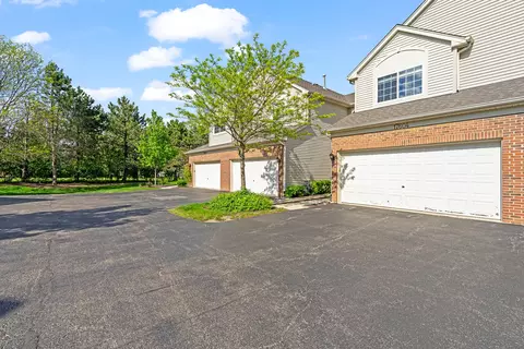 17604 Gilbert Dr, Lockport, IL 60441