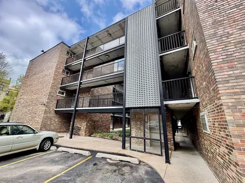 1321 W Birchwood Ave #301, Chicago, IL 60626