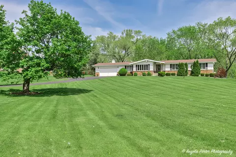 1408 Appaloosa Trl, Mchenry, IL 60050