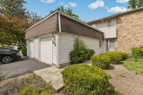246 Monroe Rd, Bolingbrook, IL 60440