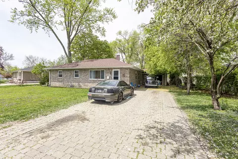 211 Tee Rd, Carpentersville, IL 60110
