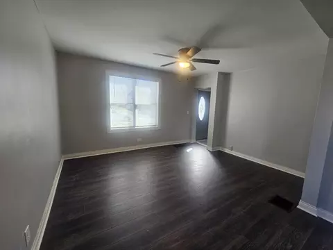 442 Hickory Pl, Elgin, IL 60120 photo 2