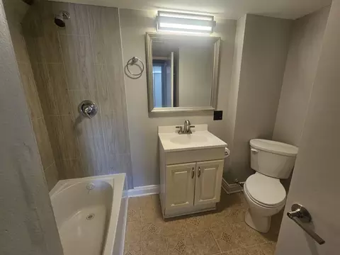 442 Hickory Pl, Elgin, IL 60120 photo 9