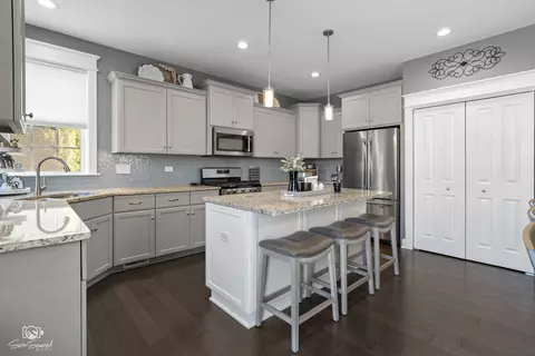 Kitchen - 16436 S Mueller Cir, Plainfield, IL 60586 photo 2 of 4