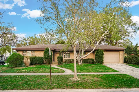 10001 Kedvale Ave, Oak Lawn, IL 60453