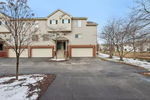 306 Monarch Dr, Streamwood, IL 60107