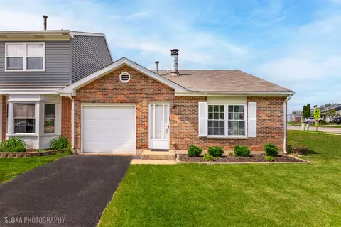 1345 Georgetown Dr, Carol Stream, IL 60188