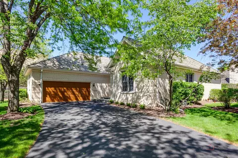4 Groton Ct, Lincolnshire, IL 60069