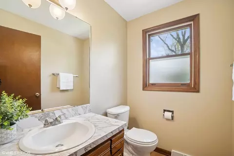 Bath - 86 Brookside Dr, Elgin, IL 60123 photo 1 of 2