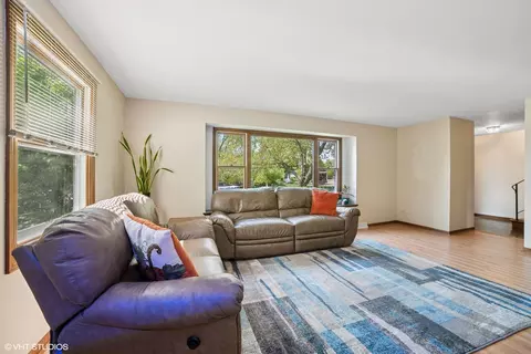 Living - 86 Brookside Dr, Elgin, IL 60123 photo 1 of 3