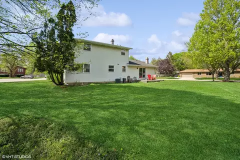 Exterior - 86 Brookside Dr, Elgin, IL 60123 photo 4 of 5